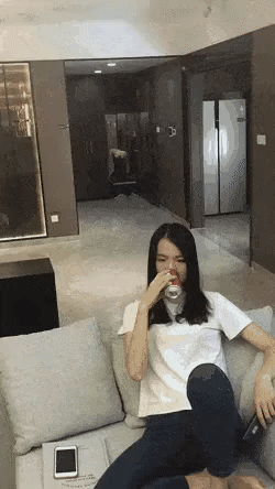 E5BFAF65-B386-4E3D-B1DE-A49C4E3AC95D.gif
